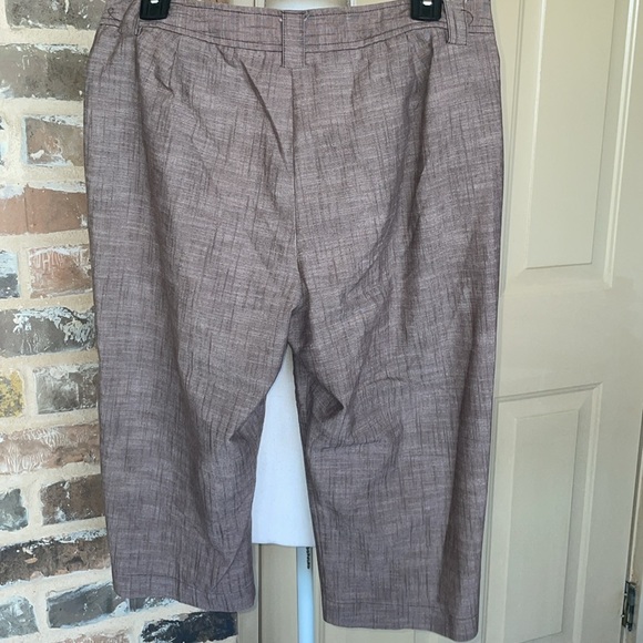 89th & Madison Brown Stretch Linen Textured Front Capri Pants Button Accent Hems - Picture 2 of 9